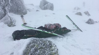 V Nízkych Tatrách objavili nehybné telá dvoch skialpinistov