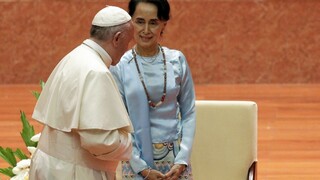 Pápež Rohingov nepriamo podporil, Su Ťij sa im v prejave vyhla
