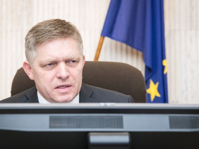 Fico hrozí, že spojí hlasovanie o platoch s vyslovením dôvery vláde