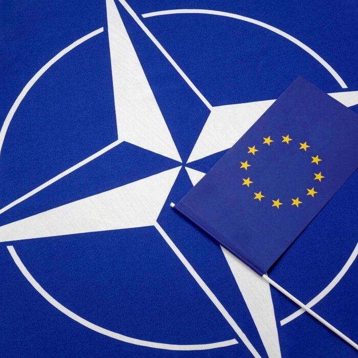 EÚ NATO vlajka 1140 px (ČTK)