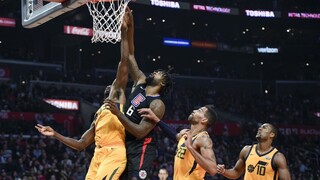 NBA: Cleveland získal desiate víťazstvo v sérii, Boston tiež nezaváhal