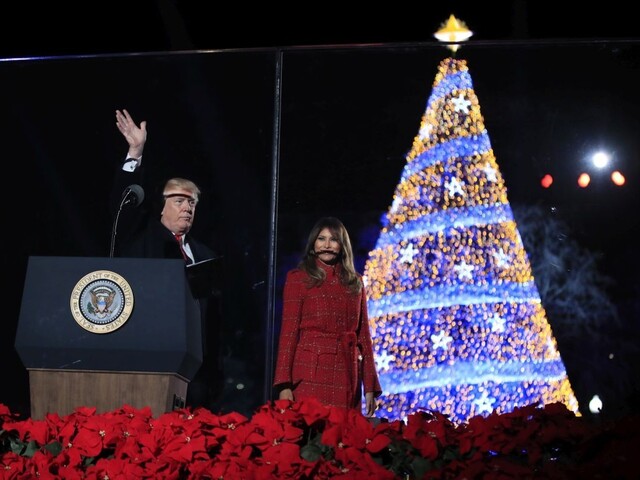 Veselé Vianoce, zaželal Trump a rozsvietil národný strom