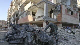 Irán postihlo silné zemetrasenie, hlásia desiatky zranených