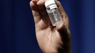 USA varujú pred drogou silnejšou ako heroín, do tela vnikne aj dotykom