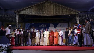 Moslimskí Rohingovia sa zúčastnili svätej omše pápeža Františka