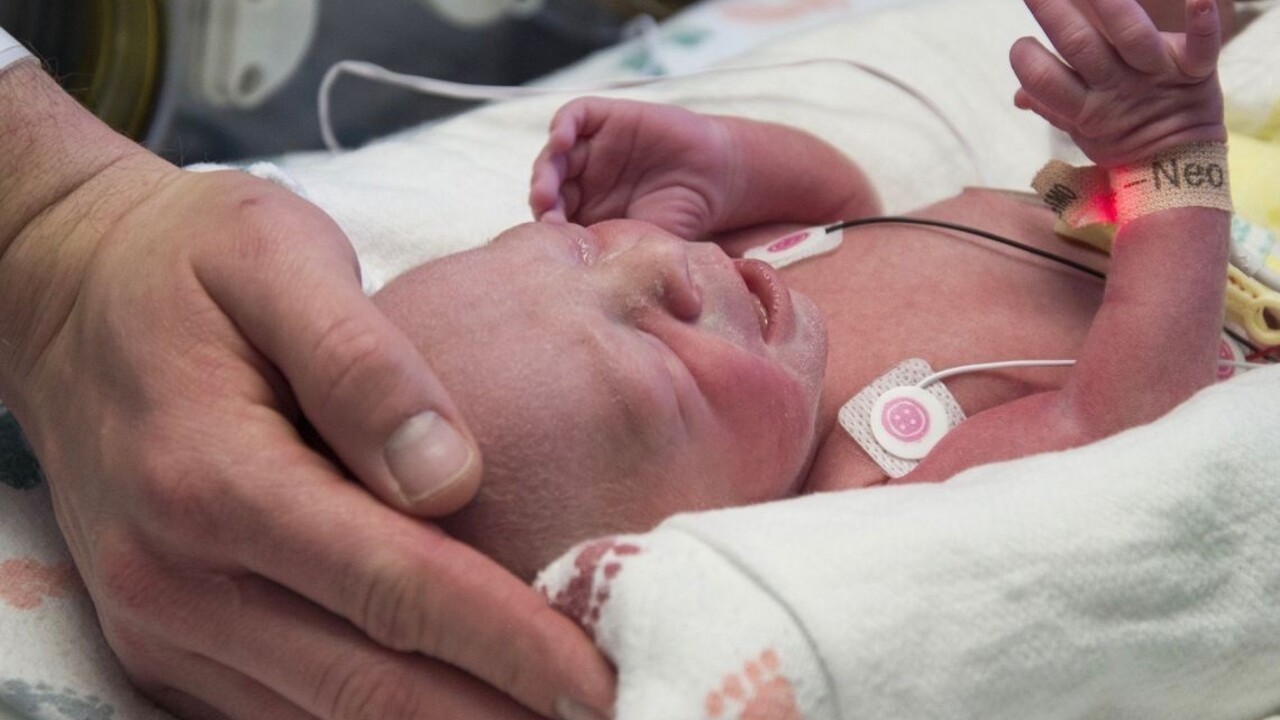 Prvá Američanka s transplantovanou maternicou úspešne porodila