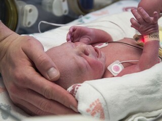 Prvá Američanka s transplantovanou maternicou úspešne porodila
