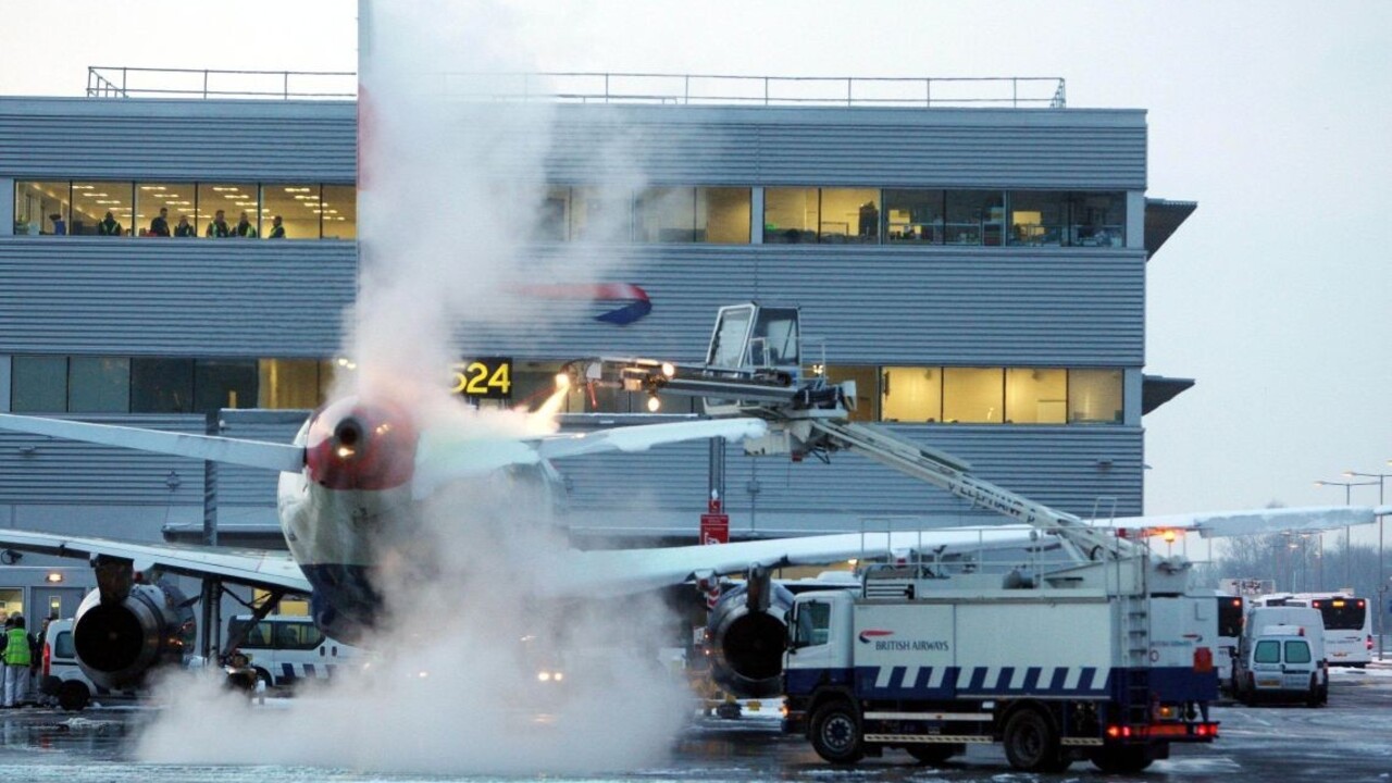 Slovák sa v lietadle z Bratislavy do Londýna vyhrážal bombou