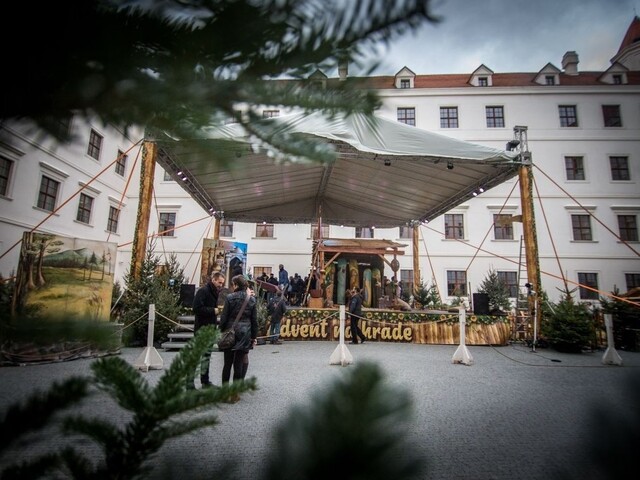 Na Bratislavskom hrade sa začali adventné trhy, návštevníci sa majú na čo tešiť