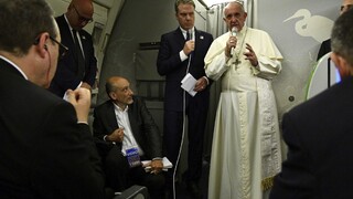 Pápež vysvetľoval, prečo mlčal o utláčanej moslimskej menšine