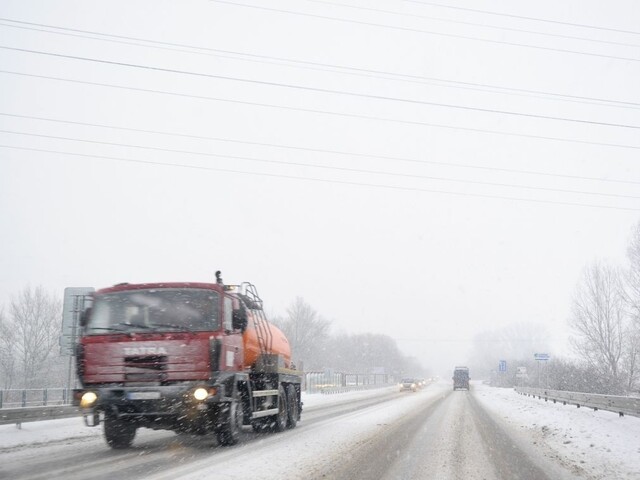Sneh by mal pokryť celé územie Slovenska, hlásia meteorológovia