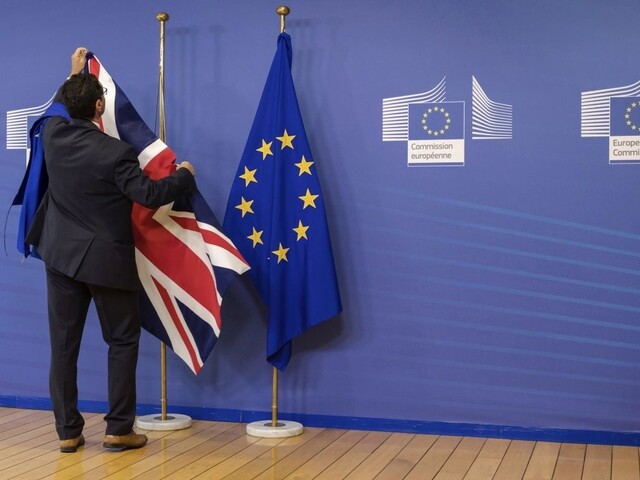 Polovica Britov podporila druhé hlasovanie o Brexite, ukázal prieskum