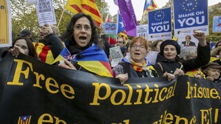Súd prepustil katalánskych politikov, nie však dvoch exčlenov vlády