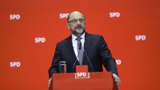Lídri SPD súhlasili s rozhovormi s Merkelovou, Schulz je pod tlakom
