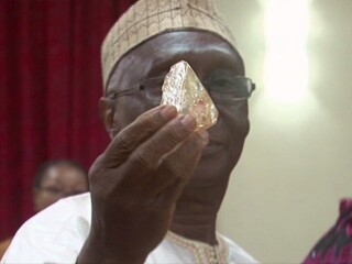 Kňaz našiel obrovský diamant, peniaze z dražby pomôžu ľuďom