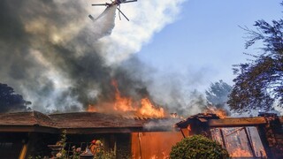 Na západe USA zúria požiare, evakuovali stovky domácností