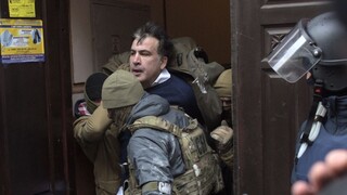 Saakašvili po zatknutí unikol polícii a vydal sa na protestný pochod