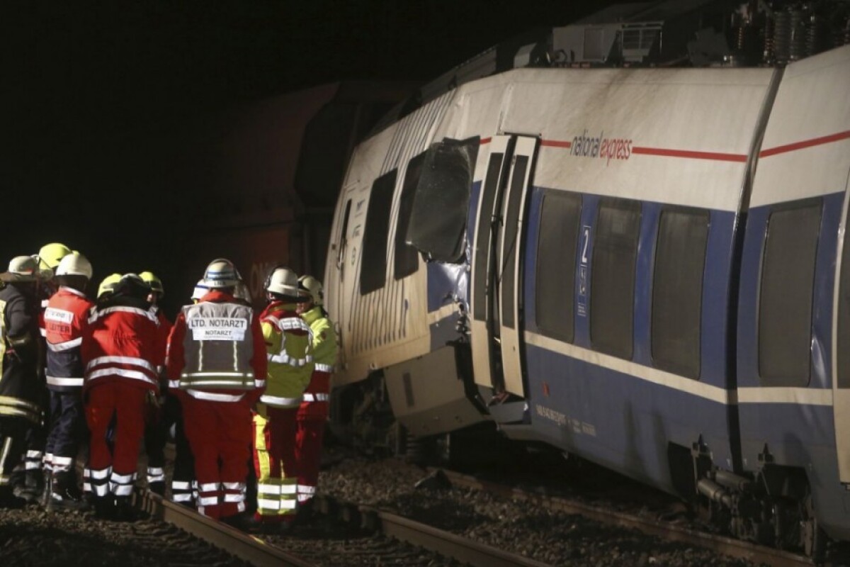 germany-train-crash-19733-b17d5fcd384349b595f068d1ffec12cb_ac60e8f9.jpg