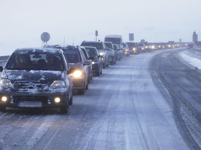 Auto na diaľnici z Petržalky zrazilo mladíka, neprežil