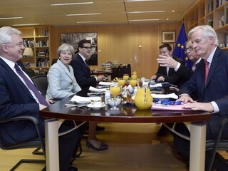 Politici reagovali na významný prelom v rokovaniach o Brexite