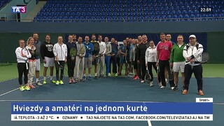 Hviezdy a amatéri na jednom kurte. Tenisti podporili choré deti