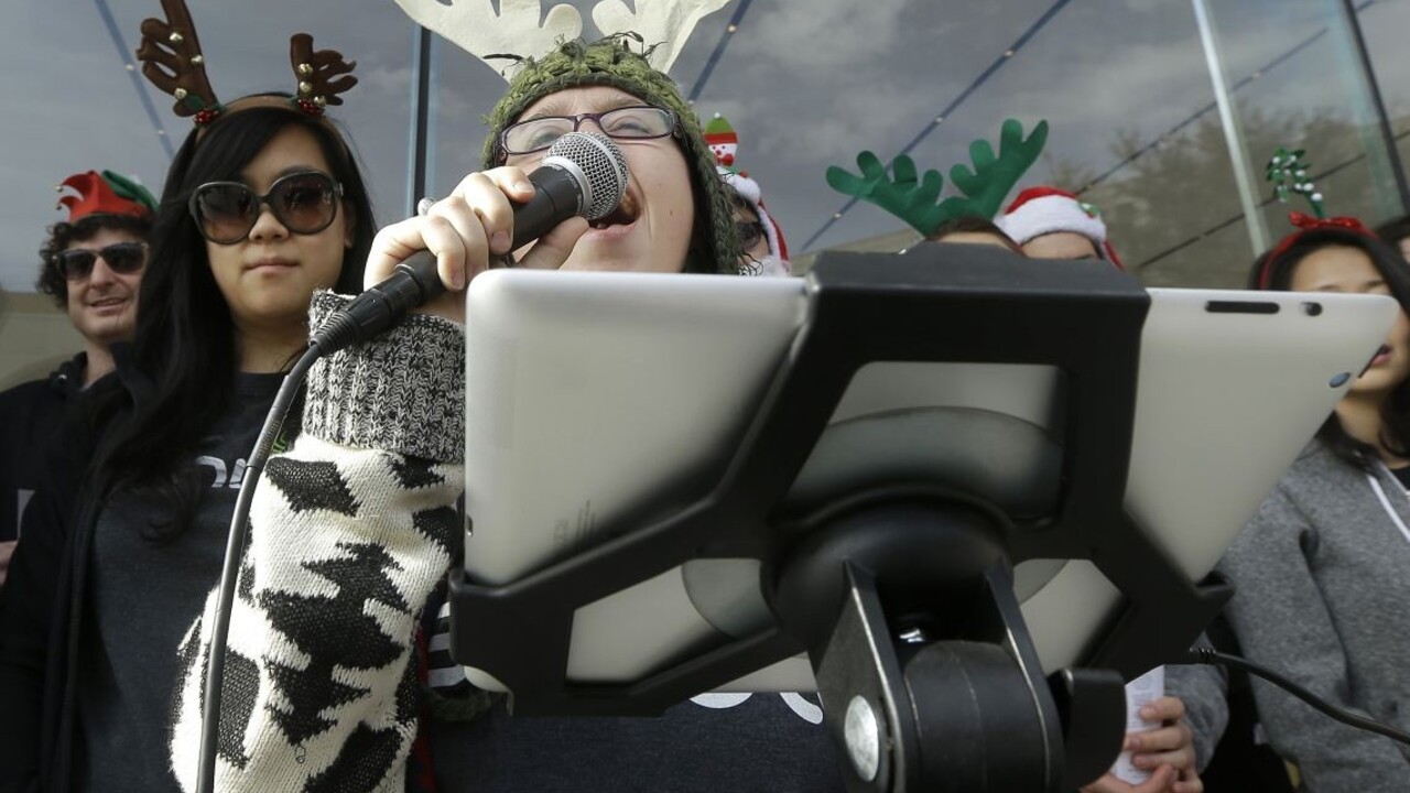 Vianočné melódie škodia, zamestnanci obchodov nemajú kam ujsť