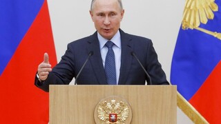 Putin nečakane navštívil Sýriu, nariadil odsun ruských vojsk