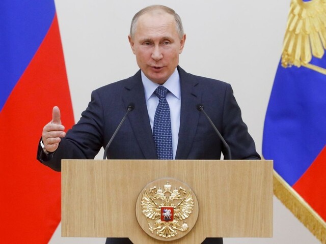 Putin nečakane navštívil Sýriu, nariadil odsun ruských vojsk