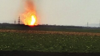 Videá a fotografie, ktoré zachytili mohutný výbuch pri hraniciach