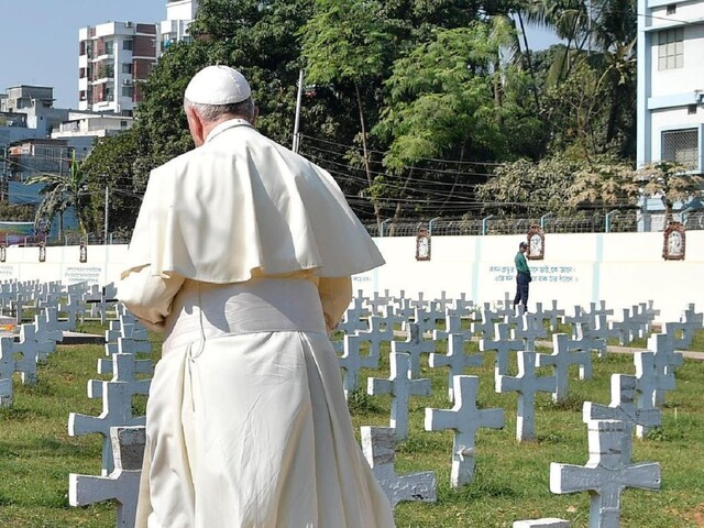 Nová kniha ostro kritizuje pápeža Františka. Autorom je anonym