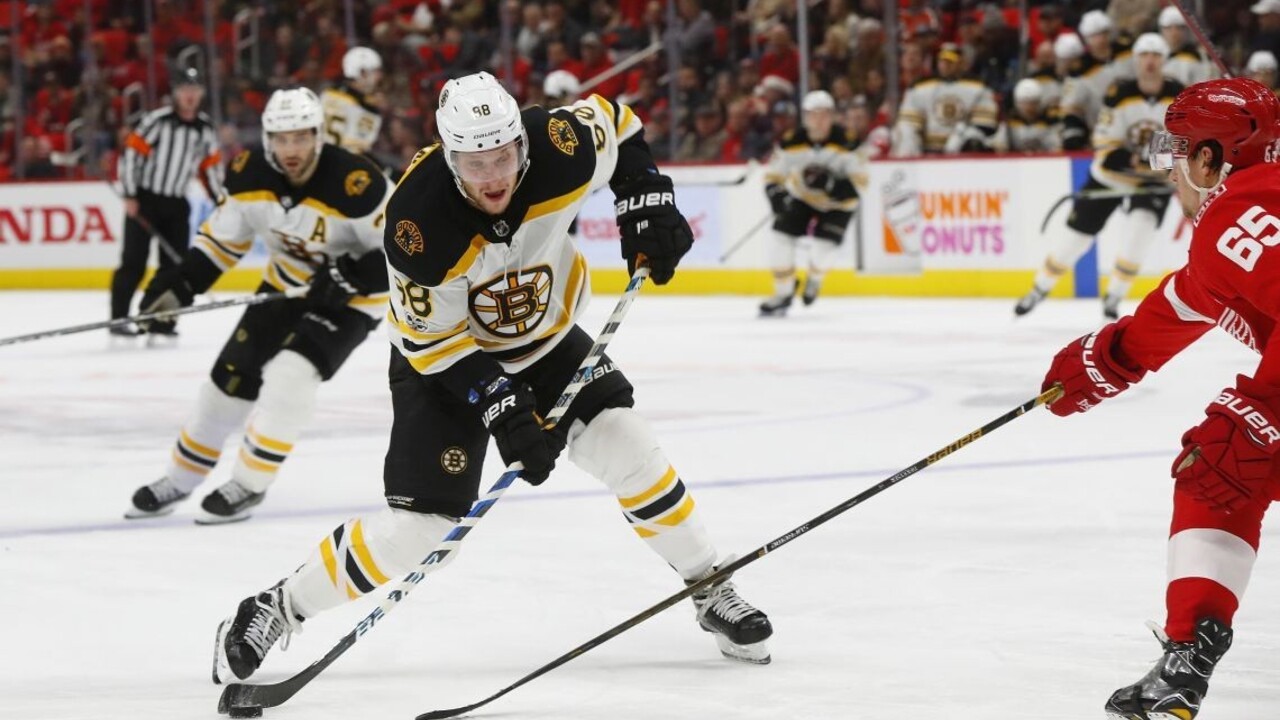 NHL: Tatar skóroval, Haláka vystriedal v bránke ostrovanov Greiss