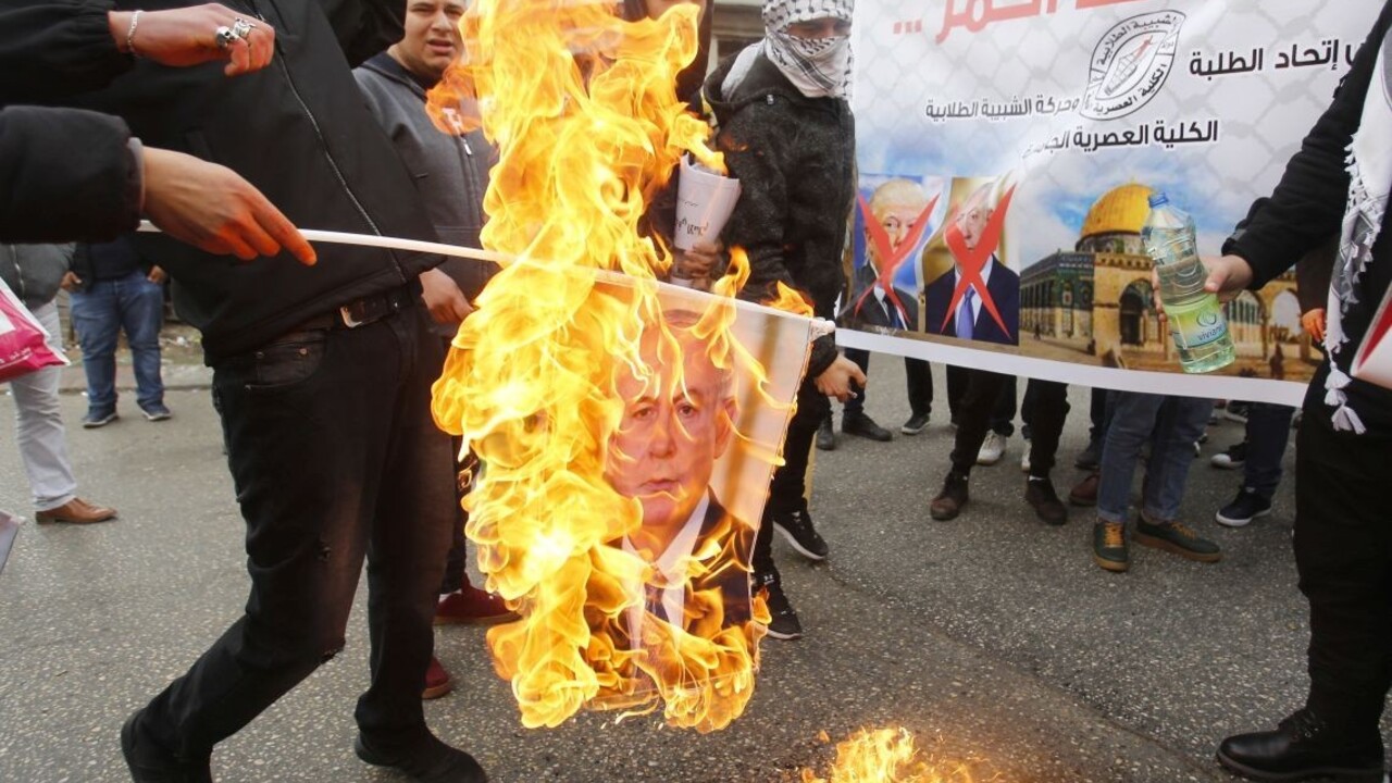 Izraelčania opäť protestovali, žiadajú odstúpenie premiéra