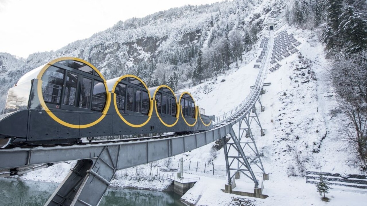 Vyviezli by ste sa? Švajčiari otvorili najstrmšiu lanovku sveta