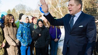 Stredné školy má riadiť štát, tvrdí Fico. Komora učiteľov je proti