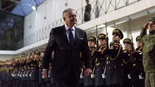 Prezident volal našim vojakom, stretol sa aj so študentmi