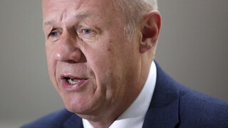 Šéf kabinetu Theresy Mayovej po pornoškandále odstúpil