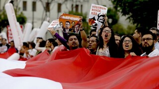 V Peru vyšli ľudia do ulíc, žiadajú odvolanie prezidenta
