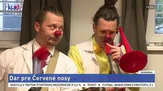 Deti v nemocniciach navštívili klauni s červenými nosmi