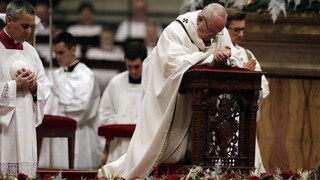 Pápež na vianočnej omši odsúdil biedu migrantov, vyzval k pohostinnosti