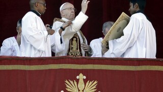 Pápež počas vianočného posolstva poukázal na svetové problémy
