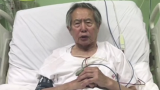 Exprezident sa ospravedlnil národu z nemocničného lôžka