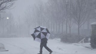 Smrteľná nehoda aj zablokovaná doprava. Európu trápi počasie