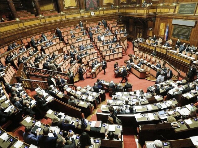 Taliansky prezident rozpustil parlament, chystá sa na nové voľby