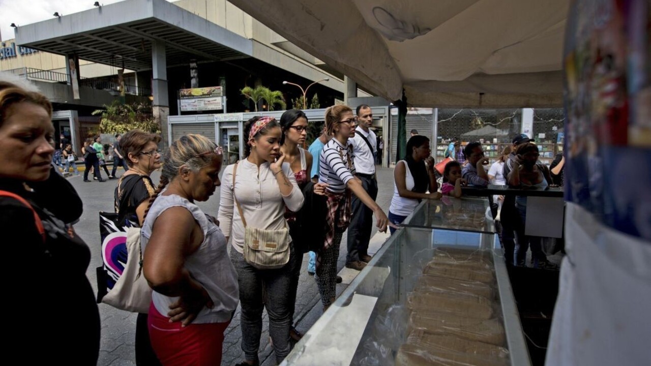 Venezuelčanom chýba vianočná bravčovina. Maduro v tom vidí sabotáž