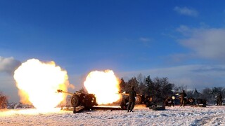 Fotogaléria: Pri Nitre duneli delá, nacvičovali novoročné salvy