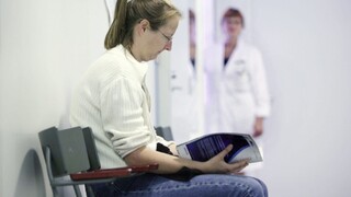 Sklerózu multiplex zväčša diagnostikujú mladým, s liečbou by mali začať ihneď