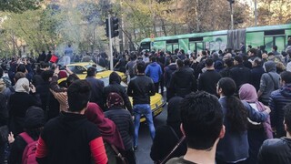 Búrlivý protivládny protest v Iráne si vyžiadal viacero obetí