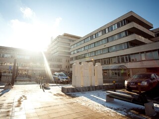 Zdravotníci a hasiči mali počas silvestrovskej noci plné ruky práce