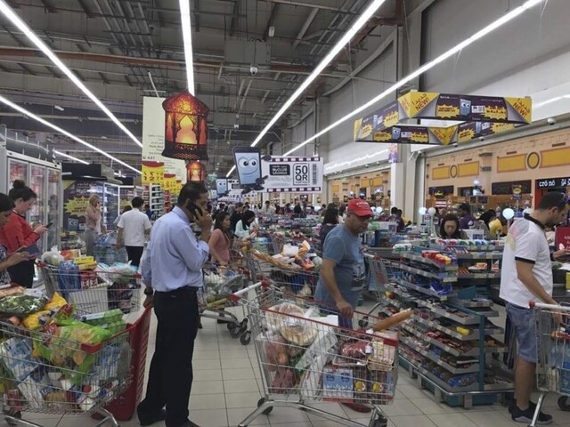 Nákupná sila pred Vianocami rastie, platby kartou sa takmer zdvojnásobili