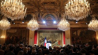 Macron chce bojovať proti falošným správam, navrhol prípravu zákona